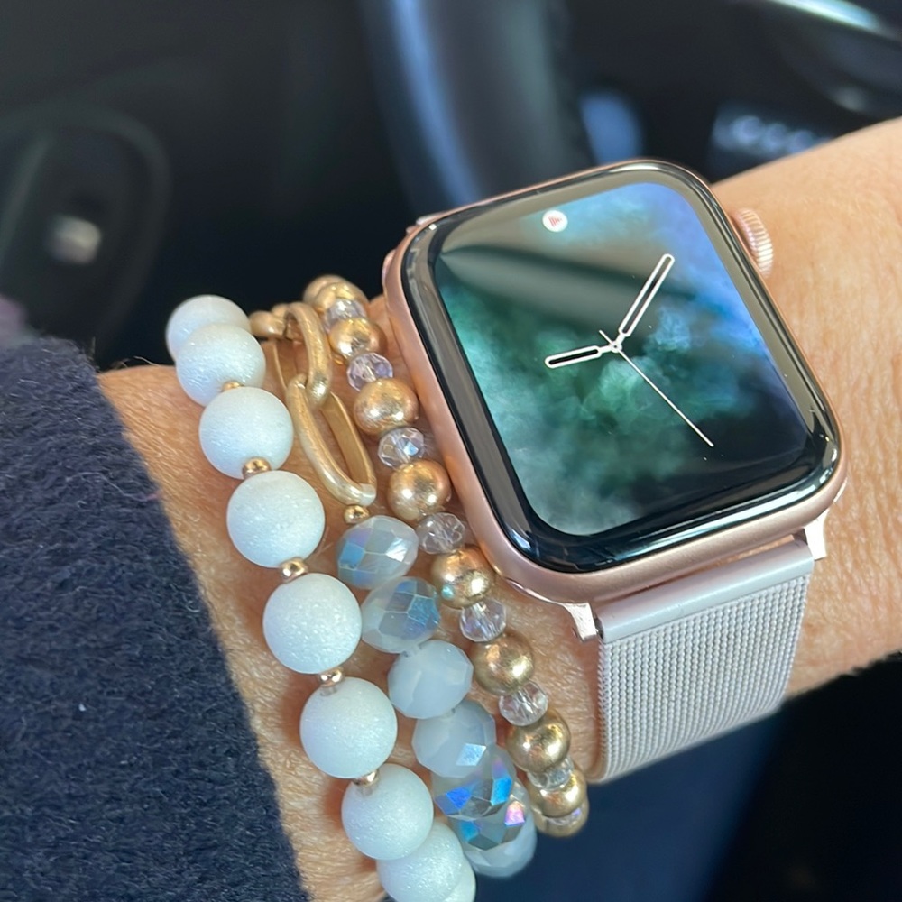 Set of three bracelets (Iwatch not included). Elastic fit. (1)